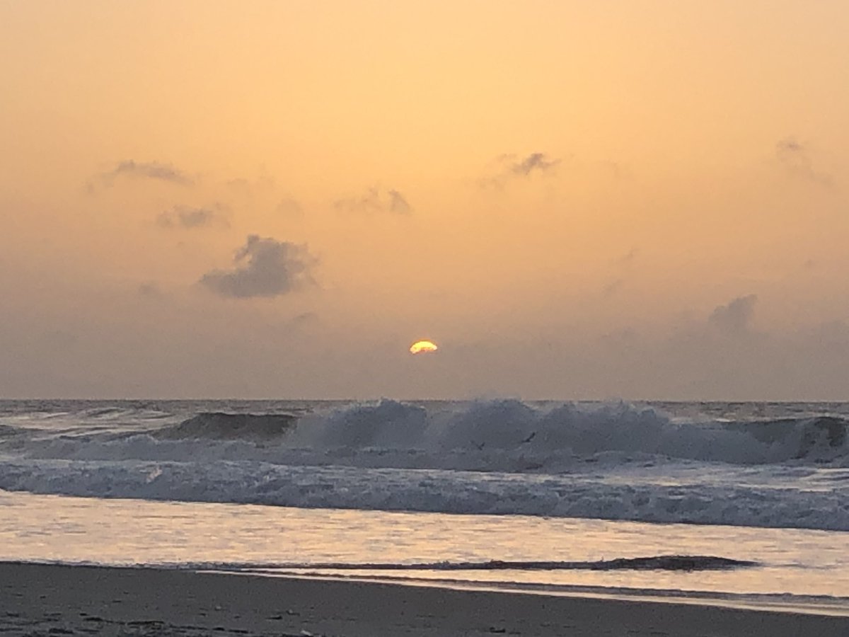 jbmcd28's tweet photo. #crash #angrywaves #SundayFunday https://t.co/OnD1GzxfL9
