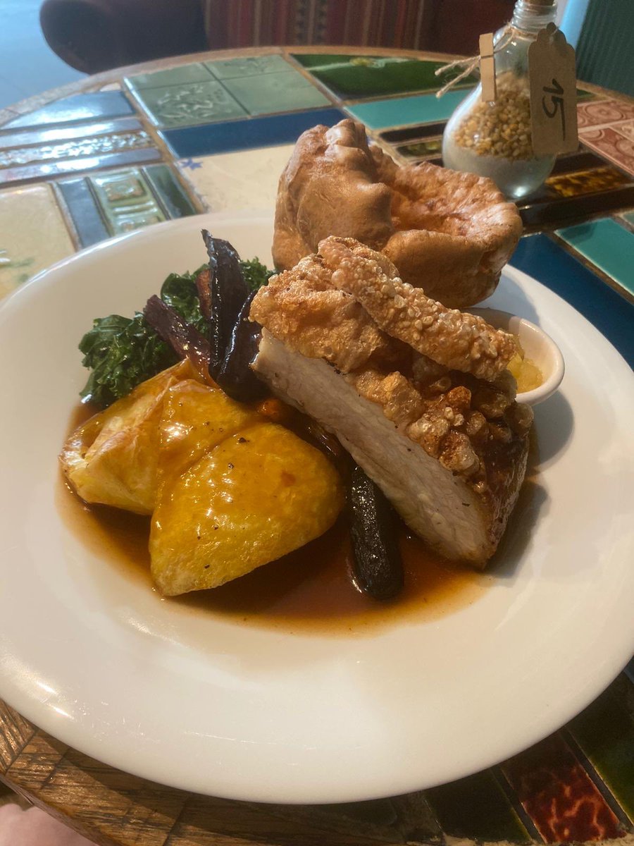 ShaftesburyPub's tweet photo. Roast Hampshire pork belly is the perfect choice for the Sunday lunch 😍🤤
#sunday #sundayroast #roastporkbelly #roastbeef #roastchicken #veggieroast #richmondpub #youngspubs #youngsontap #sundayvibes https://t.co/1PaeNfyeNV