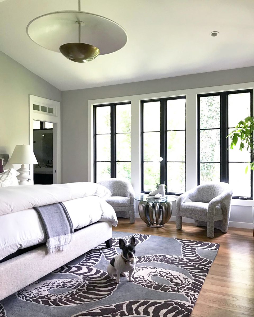 theoalex's tweet photo. It's hard to decide what we like more in this spacious master suite: Our Floyd Pendant Light or that adorable Frenchie? To be honest, it's too close to call ๐ ... #Repost via the fabulous @carolinavgentry #michaelberman #pendantlight #bedroomlight #bedroomdesign #bedroominspo https://t.co/R6HVP3ozyf