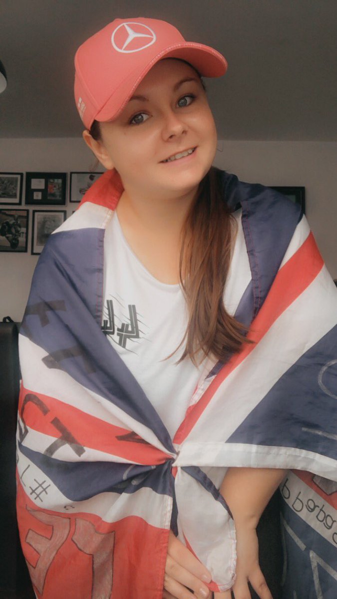 Saskia_TeamLH44's tweet photo. I’m ready and waiting 🇬🇧 #StayAtHomeGP #TeamLH @LewisHamilton @LandoNorris @MercedesAMGF1 @SilverstoneUK #BritishGP https://t.co/ZC8pdhe0r1