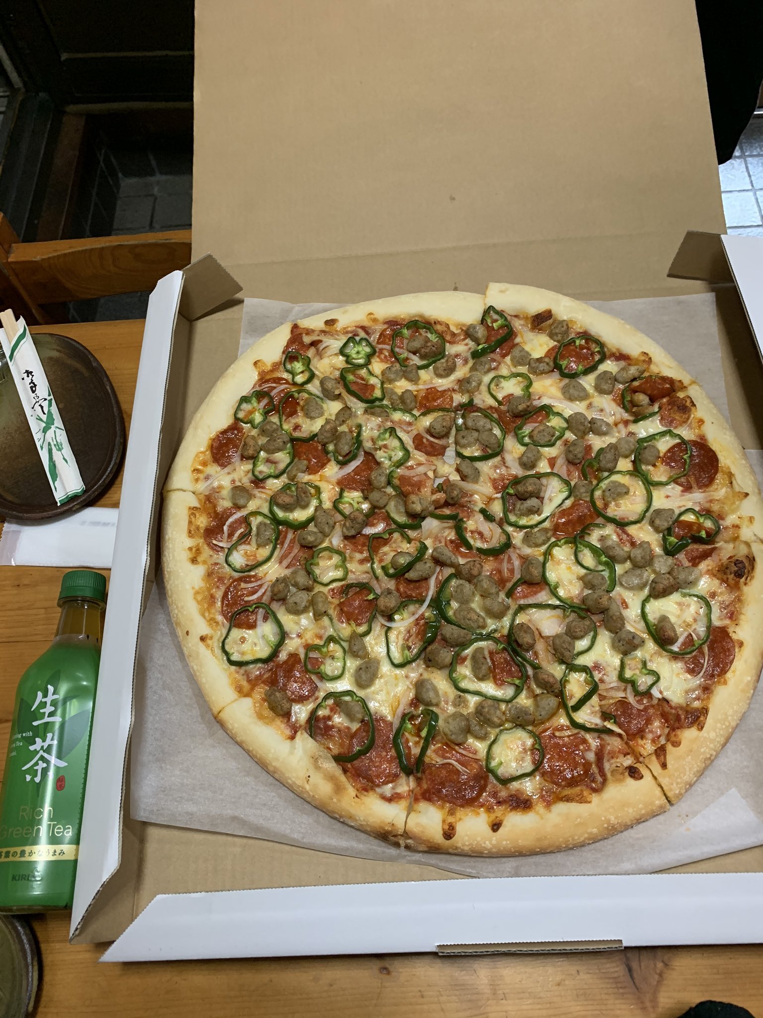 旅路 知人とボーリングの後はアメリカずんが食べるようなバカでかいピザ を食べました 王子で有名なピザ屋だそうですが おいちかった 夏休みの思い出が1つ出来た ありがとう ラッコズニューヨークスタイルピザ 王子 ビッグリボウスキ 旅路 知人とボーリングの後はアメリカずんが食べるようなバカでかいピザ を食べました 王子で有名なピザ屋だそうですが おいちかった 夏休みの思い出が1つ出来た ありがとう ラッコズニューヨークスタイルピザ 王子 ビッグリボウスキ