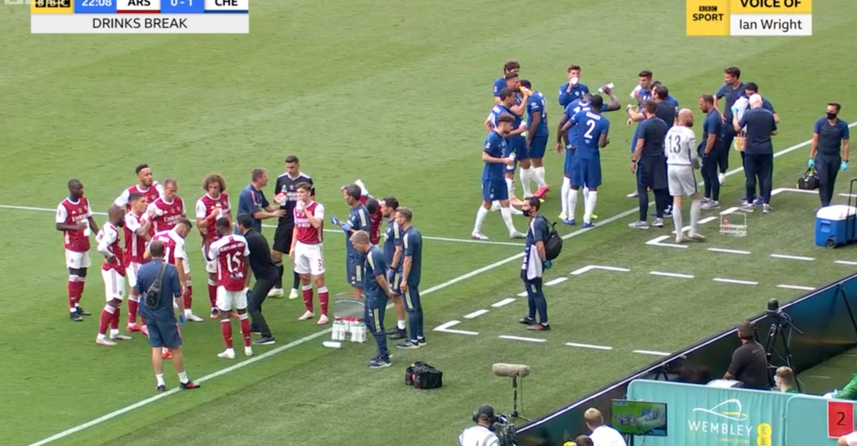 However, by the first drinks break, Arteta had obviously identified the patterns of:1. James pushing high & wide during Chelsea's build-up 2. The pressing traps Chelsea were setting in midfieldAs the game then completely changed