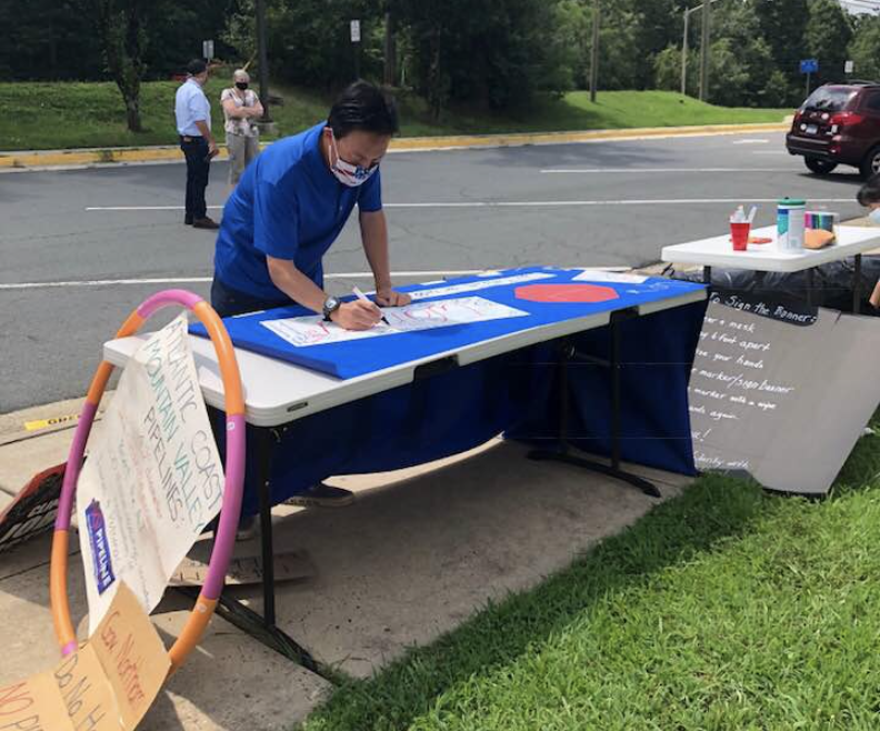 browncolleen's tweet photo. @JonSokolow @GreenNewDealVA @ktcampblin @delegateguzman @MarkKeam @Sam_Rasoul @ChrisHurstVA @MarkHerringVA @GovernorVA "It was only when the courts, activists, and regular folks like you and I stepped up and said no more to the pipelines. Only when that happened is when the companies finally came to realize this is a bad business deal for them" @MarkKeam #NoMVP #UnityBanner https://t.co/WGDDLNGBTR
