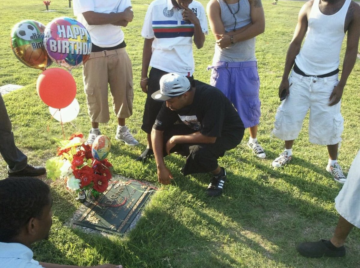DatDamnPolo's tweet photo. Happy Born Day to my brother Pookie in Heaven #SwangOn https://t.co/g0r0wHUxHL