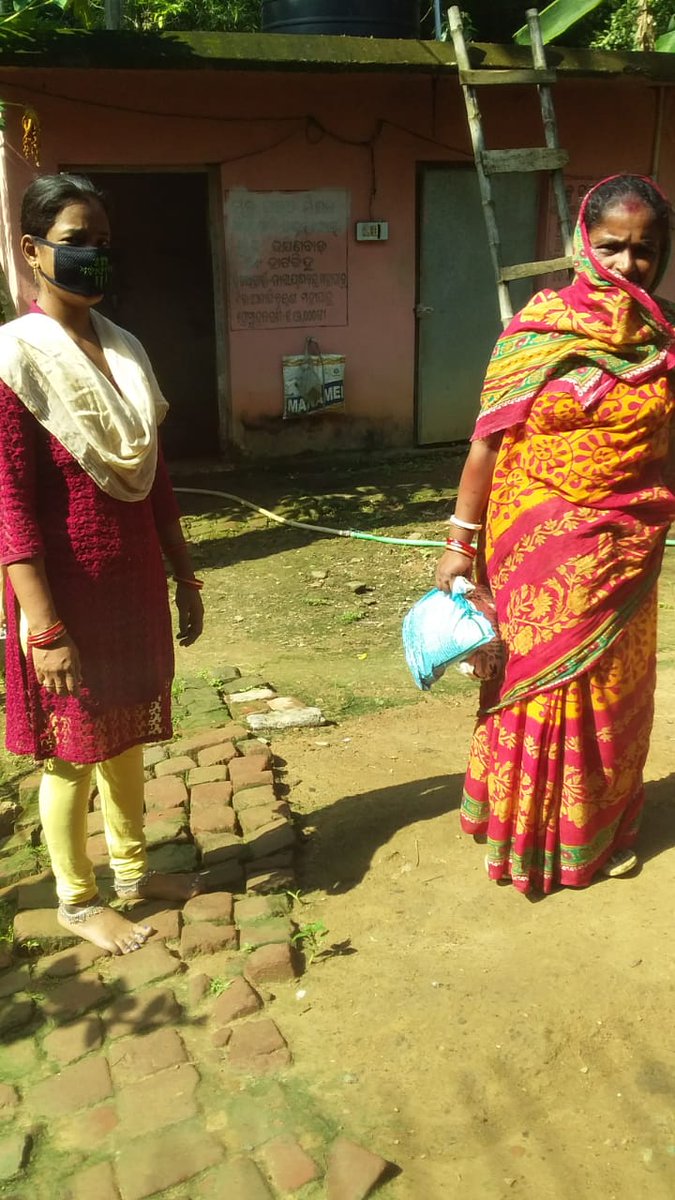 CDPOBHANDARIPO1's tweet photo. During this challenging time for #Covid_19 our anganwadi workers distributed #Takehomeration(chhatua,chiki,)dry ration in lieu of #Hotcookedmeal at the doorstep of the beneficiaries on #Fixedday(1st day of every month) for the month of August . @DM_Bhadrak 
@BhadrakDswo https://t.co/RZxjRAotBT