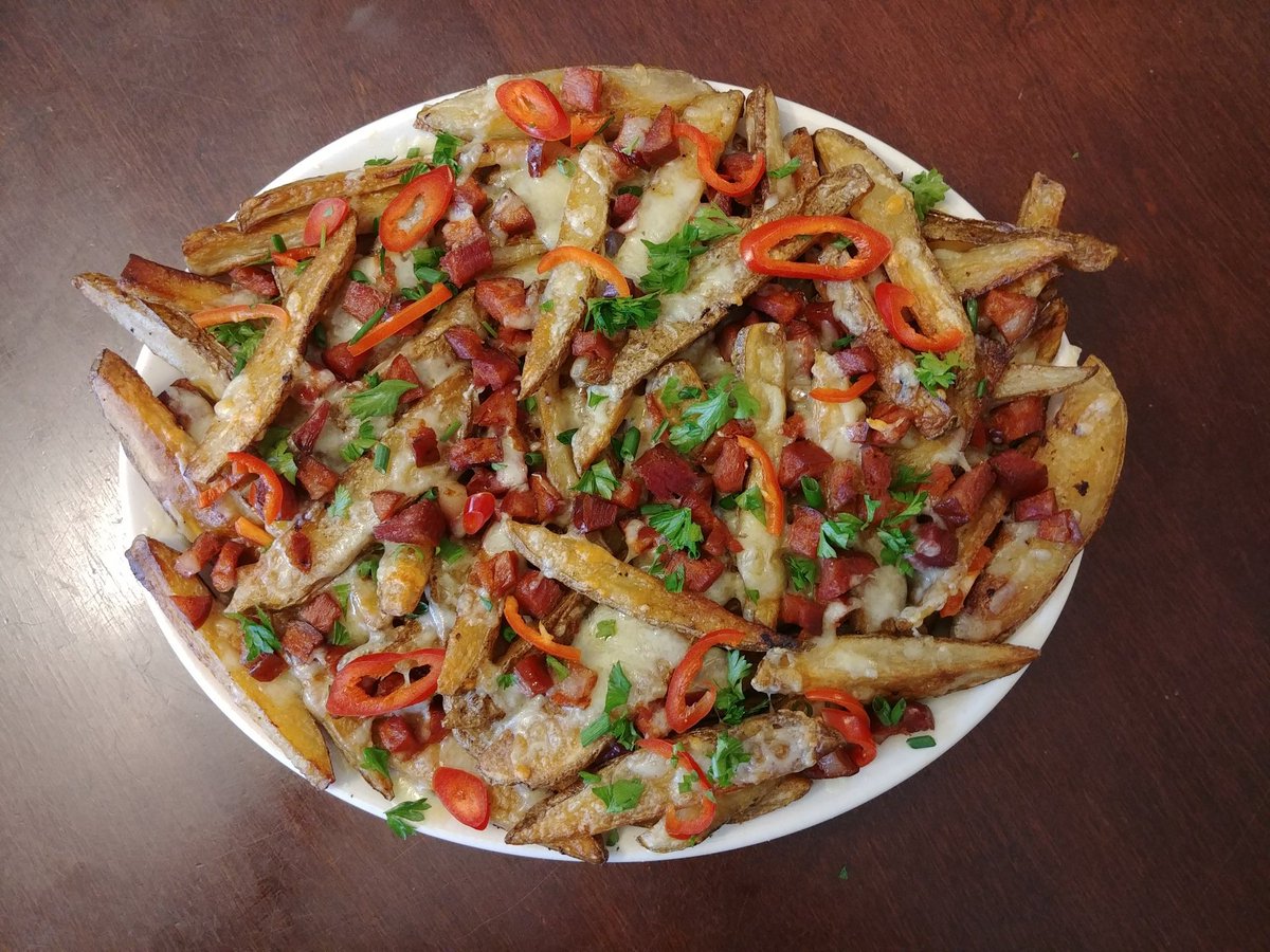 AliM159's tweet photo. Made Portuguese fries yesterday!! #portuguese #fries #foodie #food #chourico #saojorge #cheese #pepper #cooking #foodart #homemade #RamsayReacts #portugal #azores https://t.co/WaNEV4ExV8