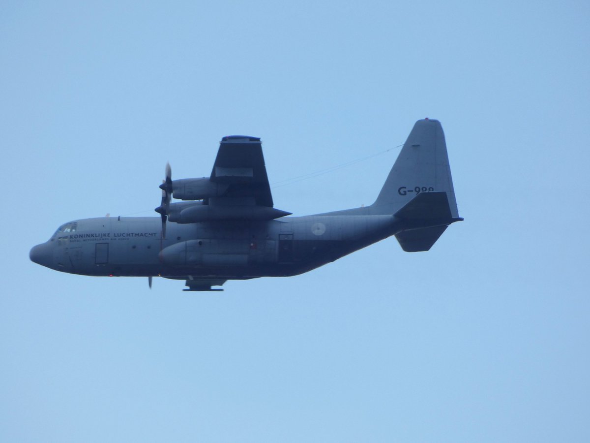 EHEH_Spotter's tweet photo. Sunday Arrival🤔 : Royal Netherlands Air Force Lockheed C-130H Hercules (G-988, #480C06) as flight #NAF35 Approach Runway21 @ EHEH #garden
#RNLAF #C130 #EHEH #potn #avgeek https://t.co/xYQlQhsypu