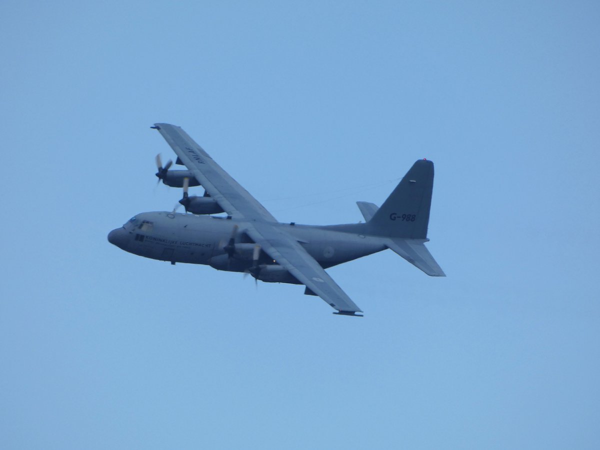 EHEH_Spotter's tweet photo. Sunday Arrival🤔 : Royal Netherlands Air Force Lockheed C-130H Hercules (G-988, #480C06) as flight #NAF35 Approach Runway21 @ EHEH #garden
#RNLAF #C130 #EHEH #potn #avgeek https://t.co/xYQlQhsypu