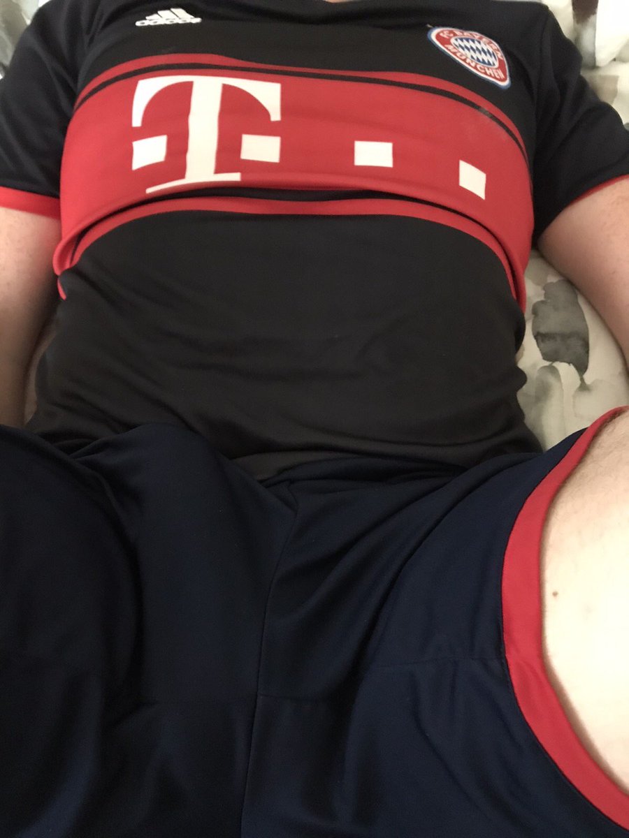 BlokeReading's tweet photo. Bayern vs Ajax.  #gayguysinkit #kitfun #kitsex #footylads #bulge #spunked https://t.co/NiHaD3TOdy