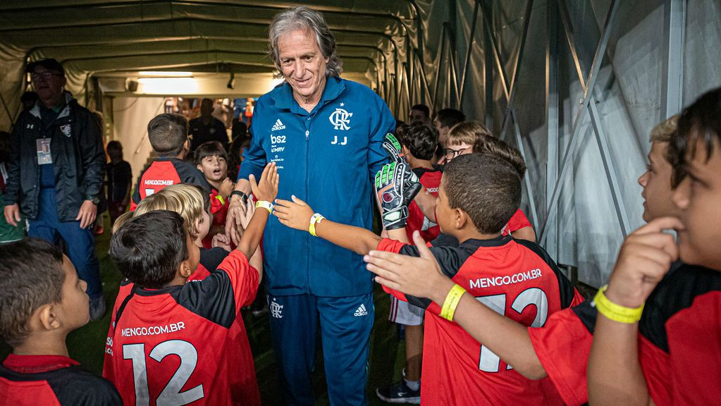 SportsCenterBR's tweet photo. "Jesus fez uma grande bobagem. Lá, ele não terá a metade da adoração da torcida do Flamengo. Aqui, ele era amado, venerado, virou Deus. Isso nenhum dinheiro do mundo paga."

- Abel Braga, no #AquiComBenja https://t.co/yst6x5stud