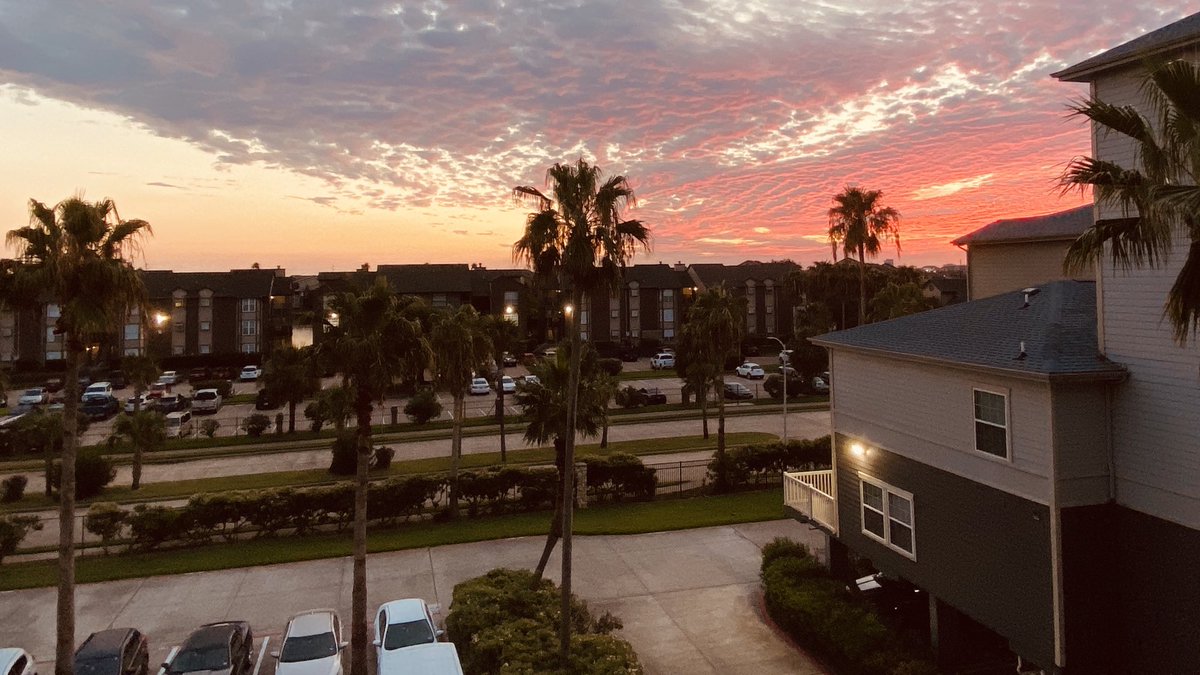 Happy Sunday, sunrise from #Galveston, beautiful colors.