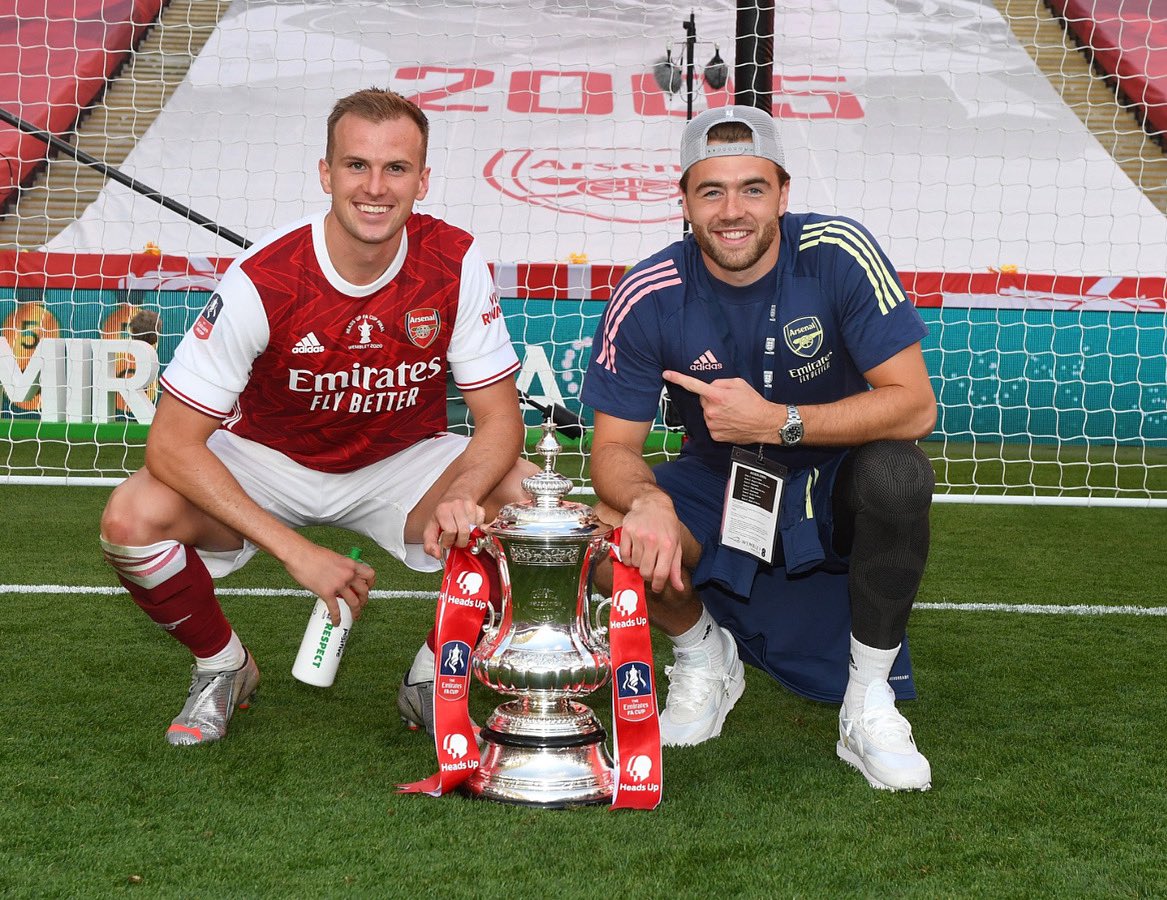 Me and the Big fella just hanging out with the @EmiratesFACup