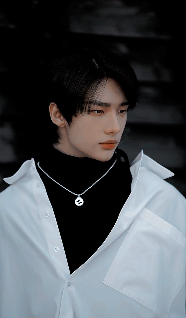 hyunjin as levi ackerman (2)