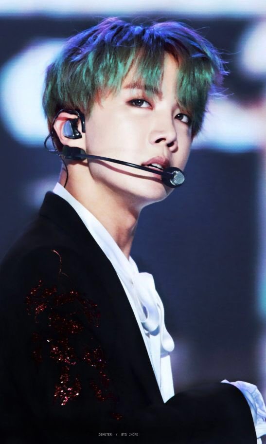 SOPEFan218309's tweet photo. Little Hope Right Here 🎧
#dance_leader #quick_learner #performance #sound_effects #talented
#JHOPE https://t.co/ptmYEs3ZGV