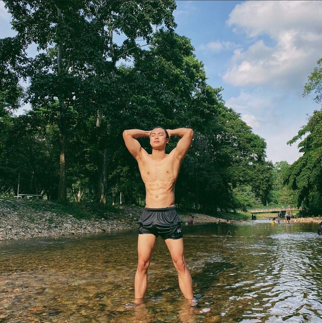 offgungun's tweet photo. ohm pawat being the hottest thirst trap is my new religion 🥵 https://t.co/XGADbxnMXF