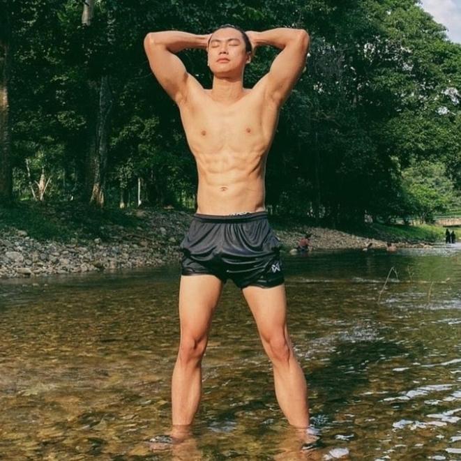 offgungun's tweet photo. ohm pawat being the hottest thirst trap is my new religion 🥵 https://t.co/XGADbxnMXF