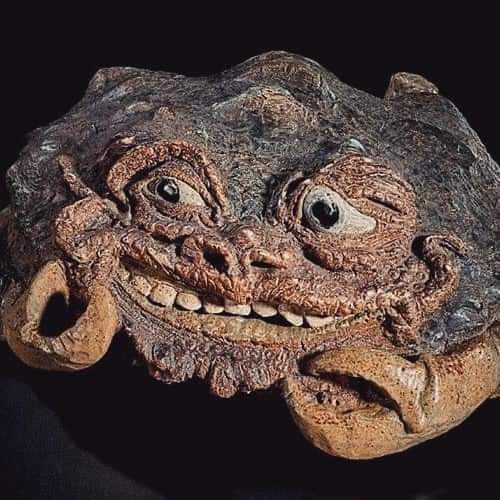 CuriosMuseum's tweet photo. Late Victorian art pottery known as Martinware, which depicts a horrifying crab with a grotesque human face. Made by Robert Wallace Martin in June 1880, from salt-glazed stoneware. https://t.co/AzjJMxXW4O