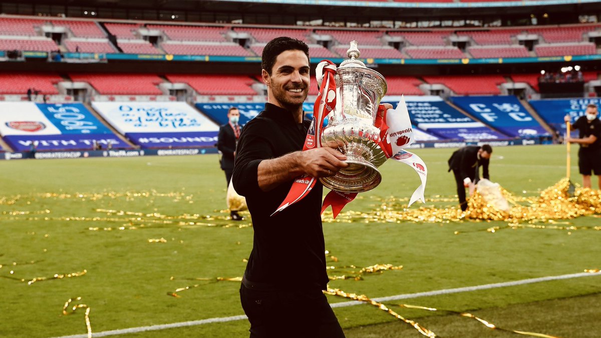 Arsenal's tweet image. Our boss. Our trophy.

Always forward 🏆