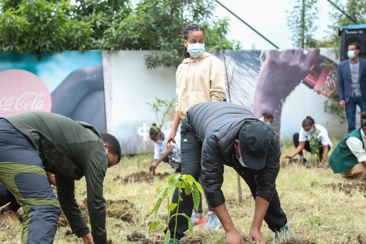 AbiyAhmedAli's tweet photo. #GreenLegacy planting at Etege Menen Girl’s Boarding school. https://t.co/V522b7wFPB