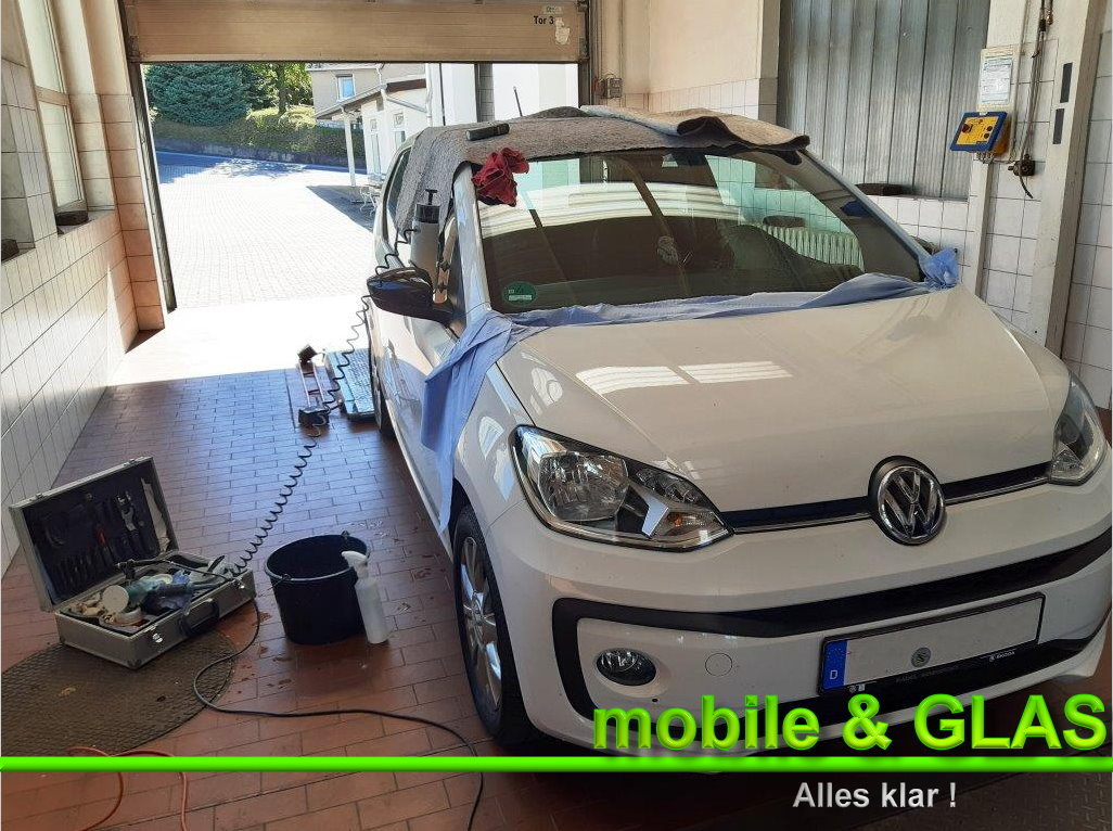#Glaskratzerentfernung an der Frontscheibe eines VW up!.
Der Scheibenwischer hinterließ einige Spuren auf der Scheibe, doch davon war nach meiner Arbeit nichts mehr zu sehen.