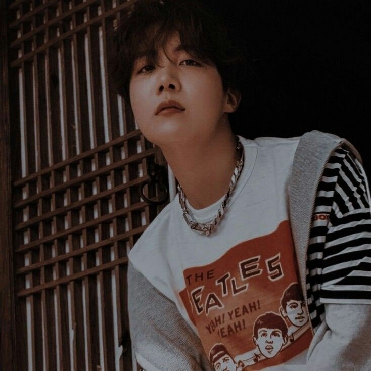 GayatryHanum's tweet photo. Hoseok oppa!!!당신은 당신의 군대가 당신을 얼마나 그리워하는지 아십니까? 당신 군대가 당신의 건강에 대해 매우 걱정하고 있다는 것을 알고 있습니까?군대에 뉴스를 줄 수 있습니까? ???😭 #JHOPE #HowAreYou??? #BTSARMY https://t.co/Aap4O6p6s1