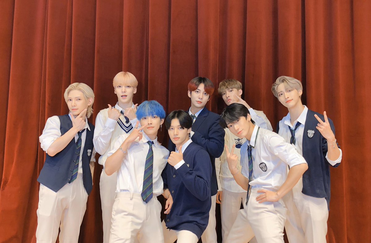 ATEEZofficial's tweet photo. [📷] TODAY ATEEZ
　
에이티니의 많은 사랑 덕분에 첫째 주 활동도 완료✌🏻
그리고 좋은 소식으로 기쁘게 START💕

(+ 오늘의 컨셉은 에이티니 생각으로 공부가 힘든 학생티즈🤔)

#TODAY_ATEEZ #ATEEZ #에이티즈 https://t.co/cbuCQyxMPk