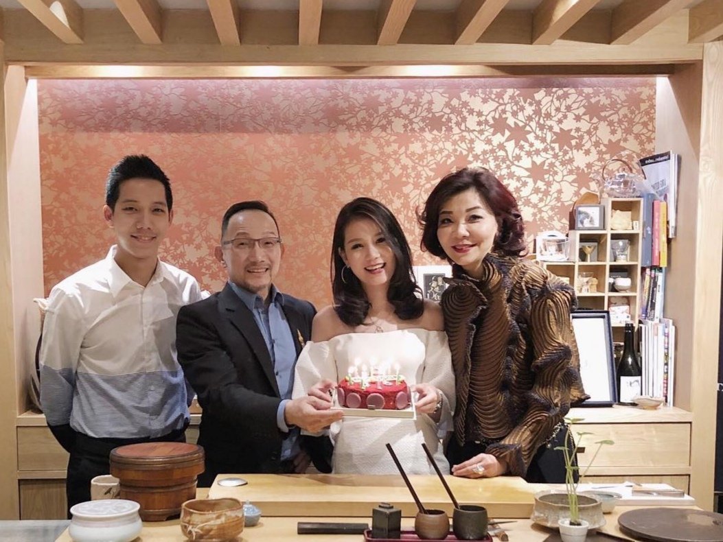 MyJSya's tweet photo. เป่าเป้​ เป็นหนึ่งในผู้หญิงที่เพียบพร้อม​ทั้งฐานะ​ รูปร่างหน้าตา​ การศึกษา​ ทัศนคติ​และความสามารถ​ ยินดีด้วยนะคะ​ ​#MasterChefAllStarsThailand https://t.co/UN0wj8gsI9