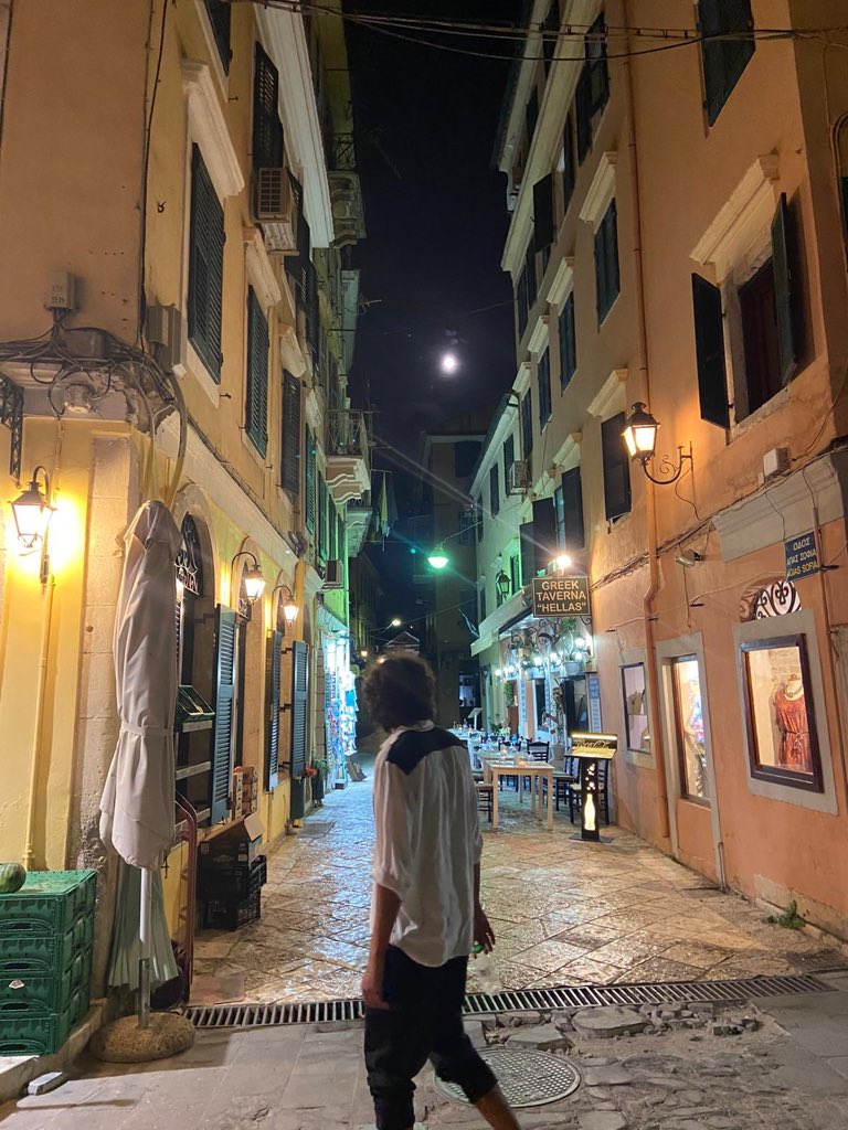 Rubare la bellezza con gli occhi è l’unico modo per portarla via con te.