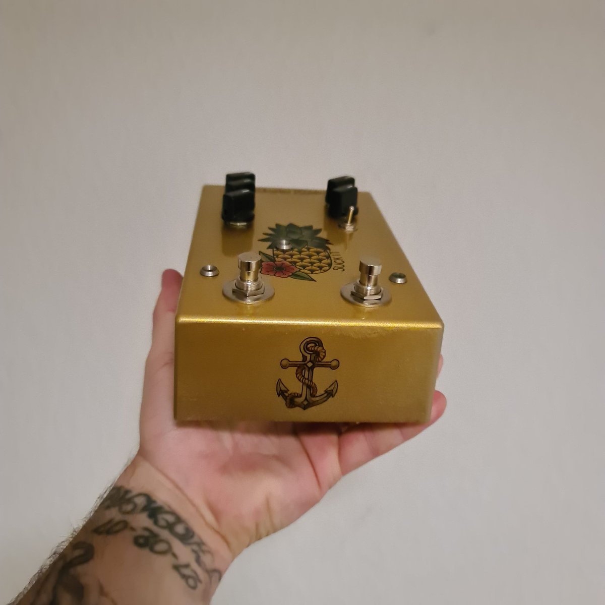 EffectsHello's tweet photo. Gold for the win #koss #kossoffdrive #blues #bluesguitarists #rememberkoss #guitar #gold #goldtop #rangemaster #treble #trebleboost https://t.co/wtVYQH9zx2