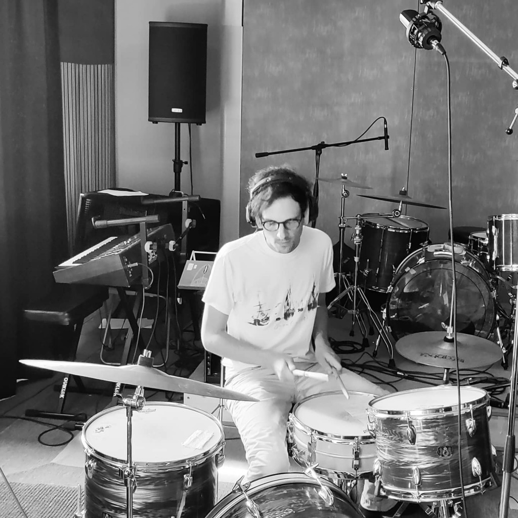 Recording our new drummer, Francesco Sicchieri (@franciscodesich) for our new single featuring @nera_la_notte_delle_streghe.

The Glyn Johns technique rules BTW.

#drums #vintagedrums #psychpop #powerpop #glynjohns  #glynjohnstechnique #ludwigacrolite #i… instagr.am/p/CDYzjislmRd/