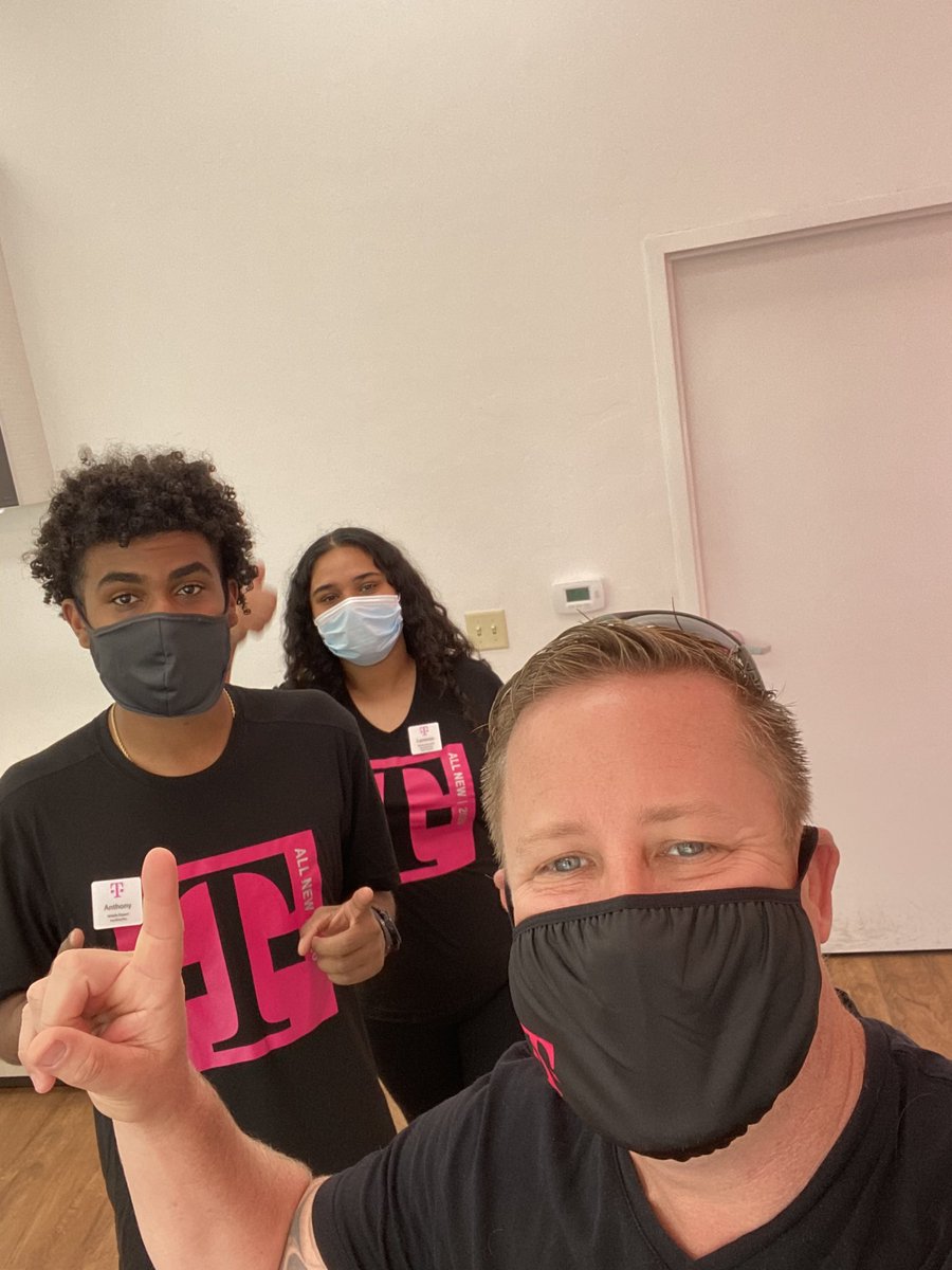 RyanCSAZ's tweet photo. Tucson Fashion Park crew is pumped and excited to be apart of @TMobile Day 1 has begun here in the Old Pueblo!  @CSource_Tweets @Shawn_CS1 @jcbrandenburger @kashifkhalil01 @JT_DesertWest @AAguilar2531 #CSNation https://t.co/denhkGJJbP
