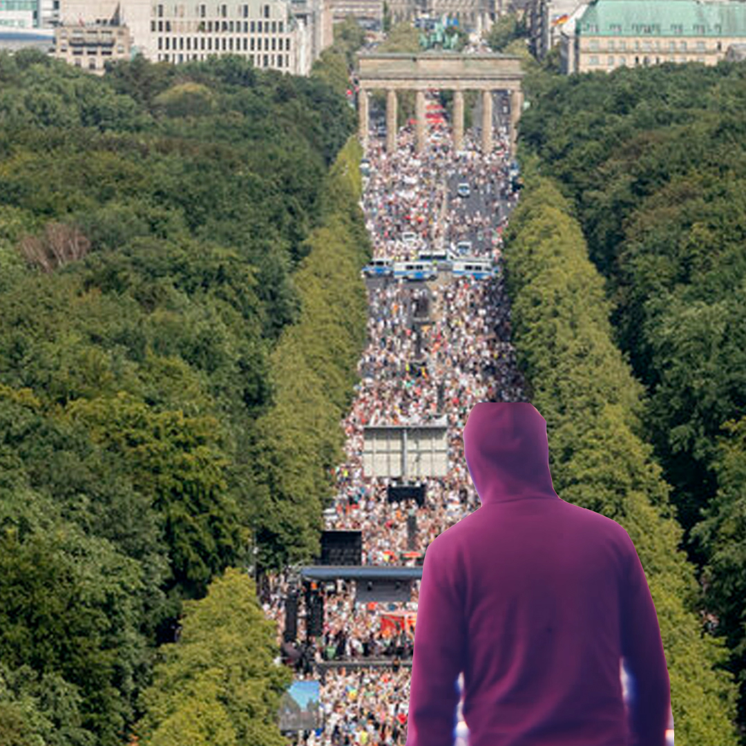 ManfredGroove's tweet photo. Hier seht ihr mich bei einem meiner Gigs vor 1,3 Millionen Manfred Groove-Fans. War krass

#Covidioten #TagDerFreiheit #Berlin0108 https://t.co/hgL0vpZCqH