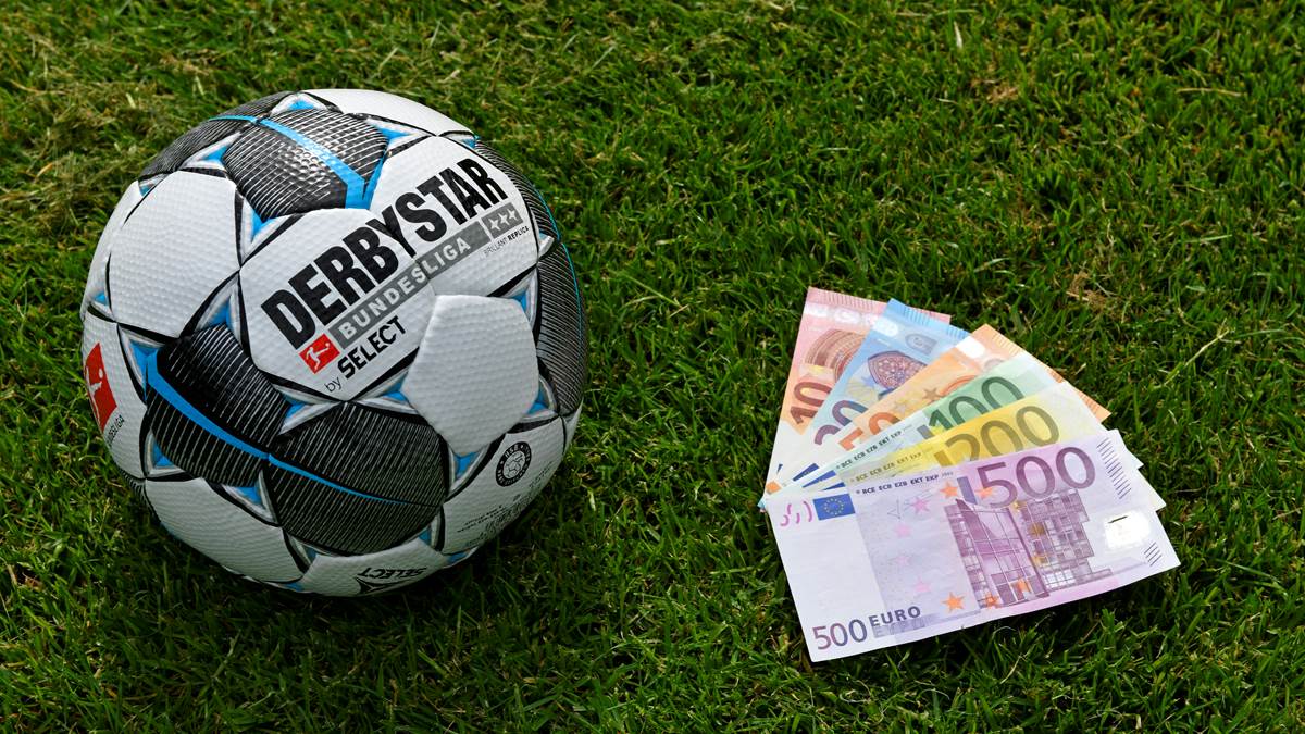 Sportbuzzer's tweet photo. Laut #Gutachten aus dem #Bundestag: #Gehaltsobergrenze im #Fussball theoretisch möglich

➡ https://t.co/M0FVSxcDKp https://t.co/lH99mVnxd5