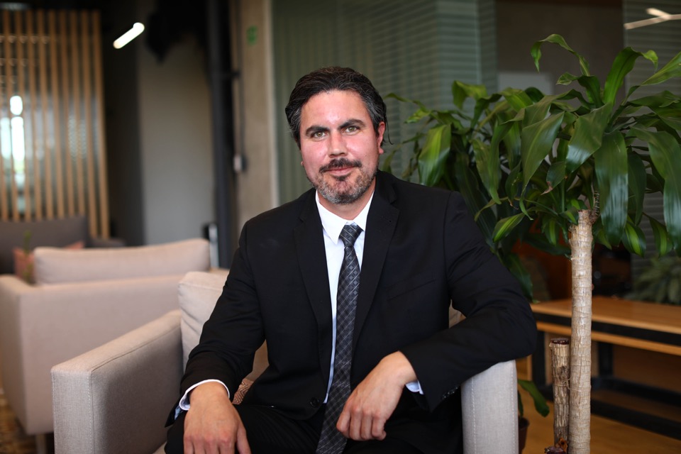 KrakenFinancial's tweet photo. ¡Conoce al Equipo!

Eduardo Franco
Director de Banca de Inversión. Ha participado en proyectos de emisión privada de deuda, y la valuación de un sinfín de compañías. Certificado Figura 3 en la AMIB, y fue miembro del Comité de Finanzas para nuevos proyectos en Reto Zapopan. https://t.co/dRzX2Ru1fA