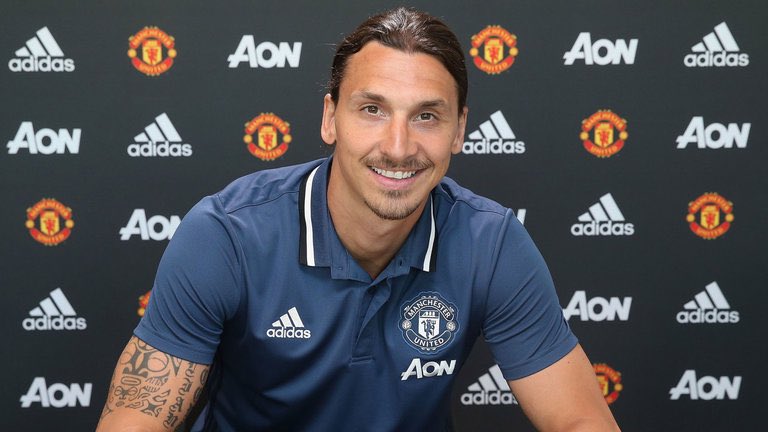 A 35 ans, on le dit vieillissant mais Zlatan ne l’entend pas de cette oreille, il veut prouver que l’âge n’a pas d’impact sur lui et qu’il a encore faim de victoires..Le 1er juillet 2016, Zlatan Ibrahimović rejoint Manchester United et va découvrir un nouveau pays..