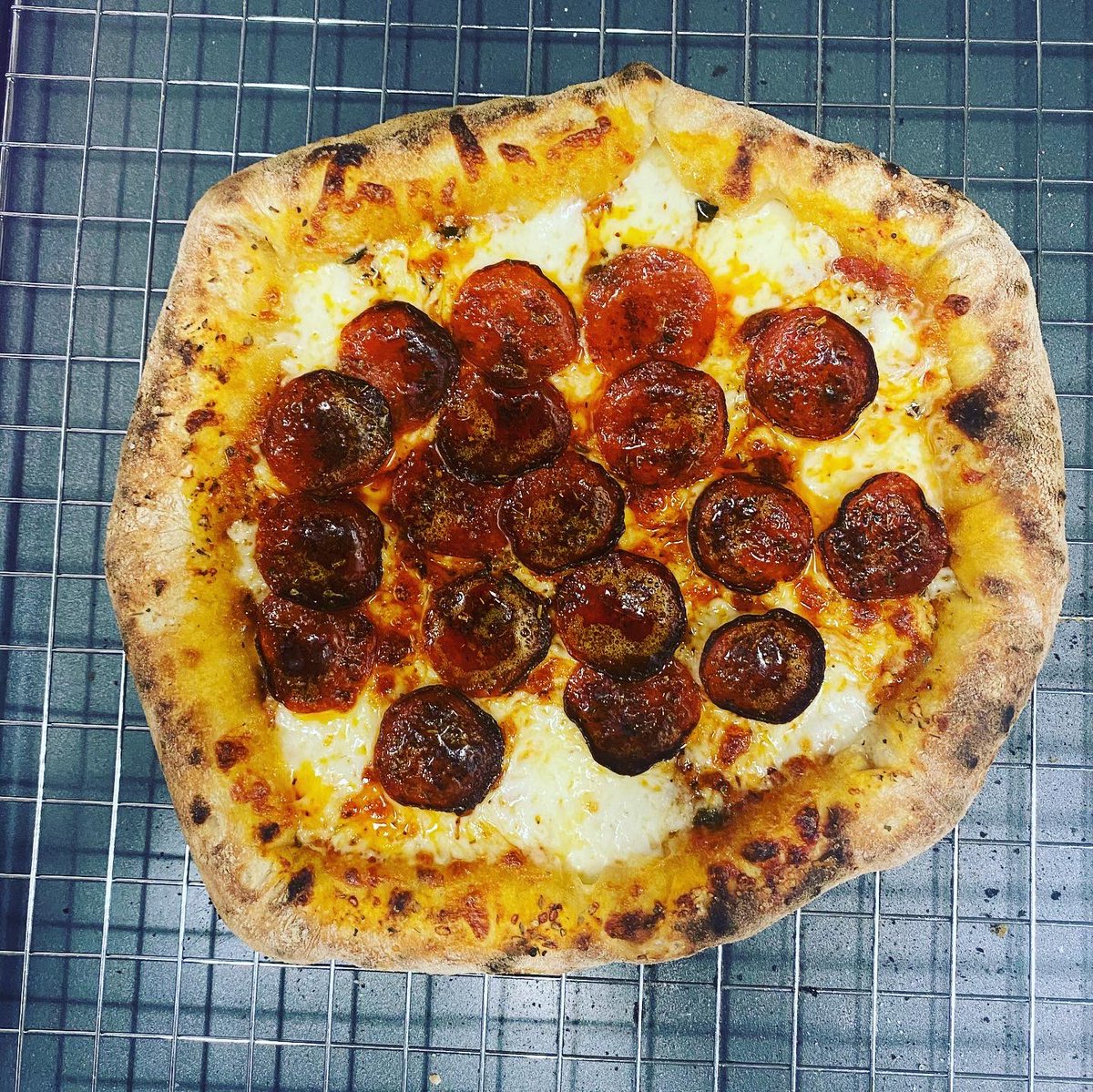 VetMadePizza's tweet photo. Stuff crust pizza https://t.co/9bJc6z8ctN