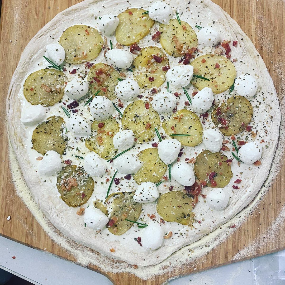 VetMadePizza's tweet photo. Potato bacon pizza with cream sauce, buffalo mozzarella and rosemary https://t.co/vk6gaUhfep