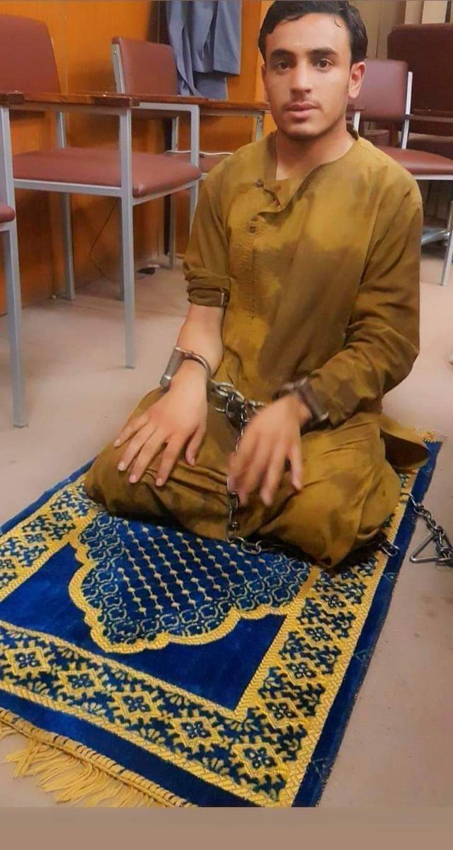 AbulFaizAzmi2's tweet photo. 14 سالہ اس عاشق رسول نے ایک ہی واقعہ سے رسول اللہ صلی اللہ علیہ وسلم سے اپنی سچی عقیدت کا ثبوت دنیا کے سامنے پیش کردیا.
مگر ہم لوگ صرف اسی بحث میں الجھے رہتے ہیں کہ کون درود کتنی بار اور کس دن پڑھنا افضل ہے.
#khalid_ghazi
#Khalidghazi
#khalid_ghazi_ko_riha_karo https://t.co/g4B1VEmlRS
