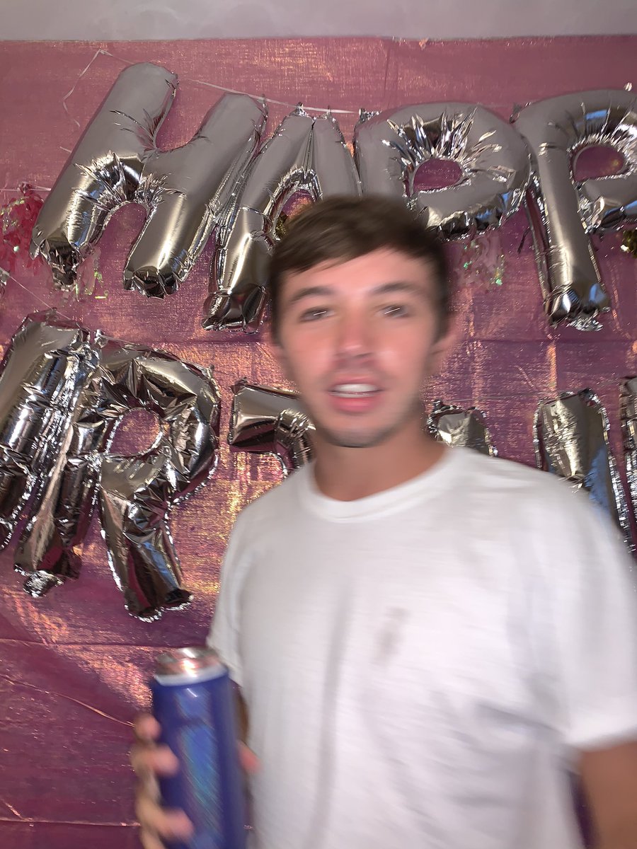 NotMattWoods's tweet photo. 💞We love blurry pictures and shirt stains💞 https://t.co/vywVJF28yY
