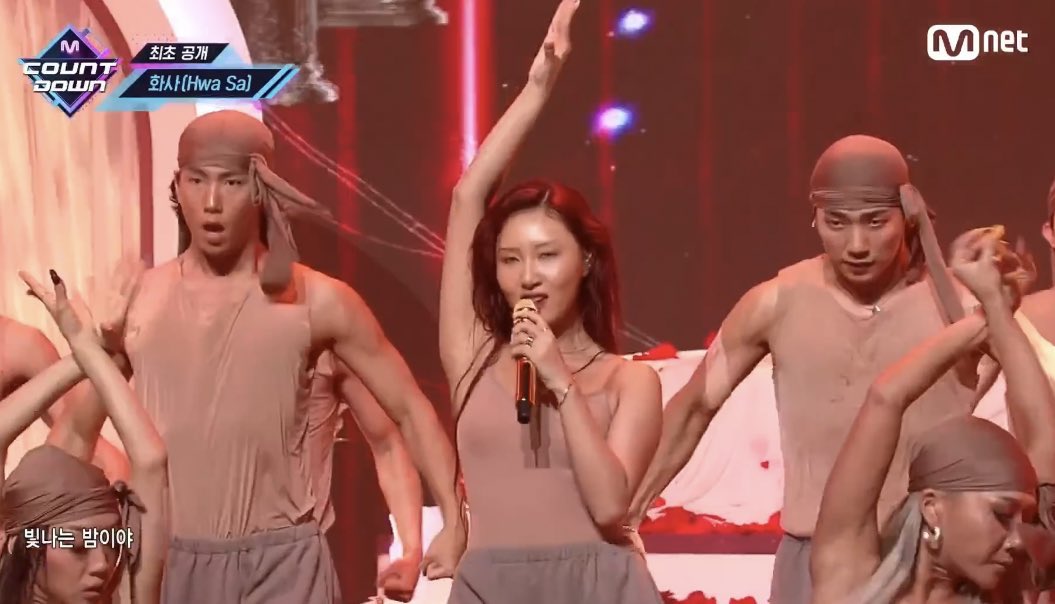 19. “Hwasa wore a durag again.”No, it was her backup dancers who changed their outfits last minute. The stage director took responsibility for this and said it was her idea and Hwasa had nothing to do with it. They apologised on Instagram: