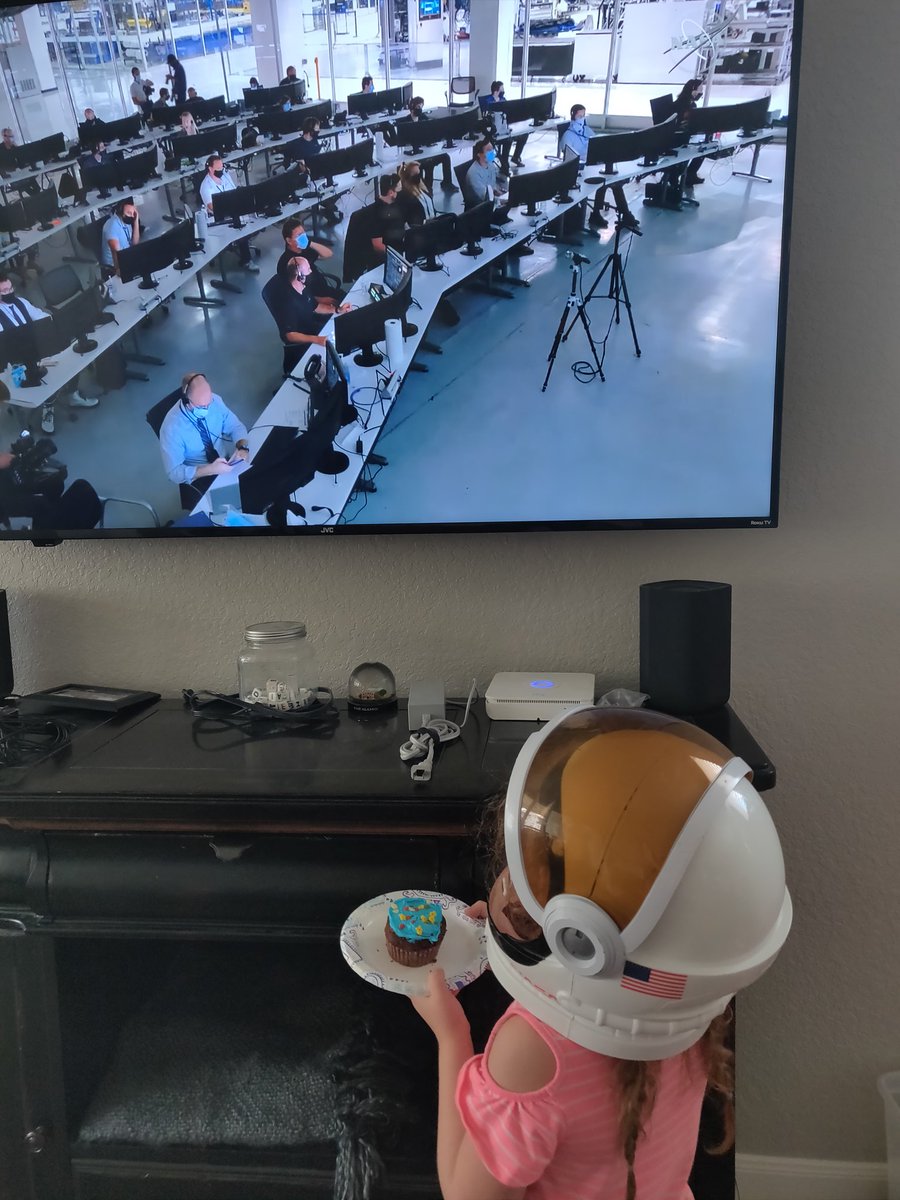 JAMMrsWhite's tweet photo. We are having a "splashdown party" and waiting for Bob and Doug! #asknasa #SpaceX https://t.co/KuZDAJy5AD