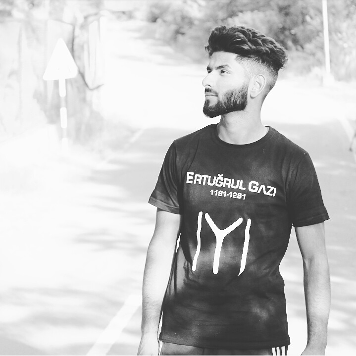 FAISU___16's tweet photo. #NewProfilePic https://t.co/fVYL0DebwD