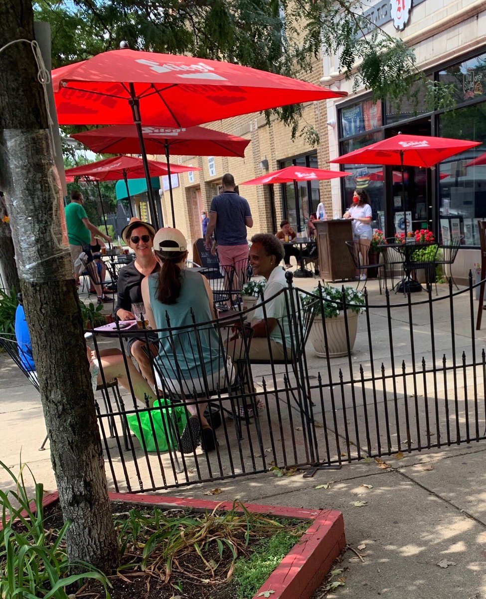 peacecosour's tweet photo. Lori’s at R Public House by Jarvis red line if anyone feels like interrupting her brunch and telling her to #DefundCPD https://t.co/7XHe96DhtD