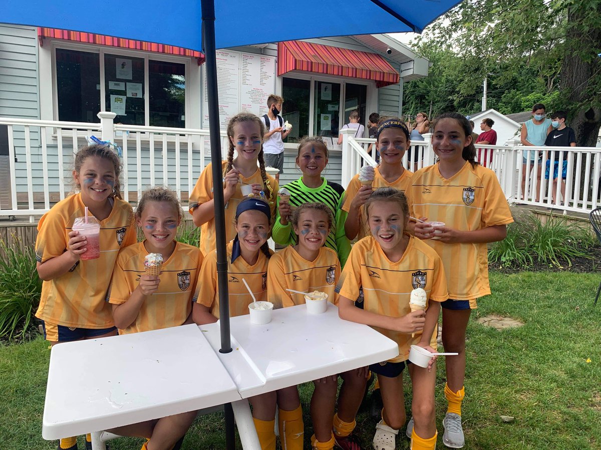 U12 girls finished the weekend 3-0, scoring 13 goals and only giving up 1! 🍦 ⚽️
