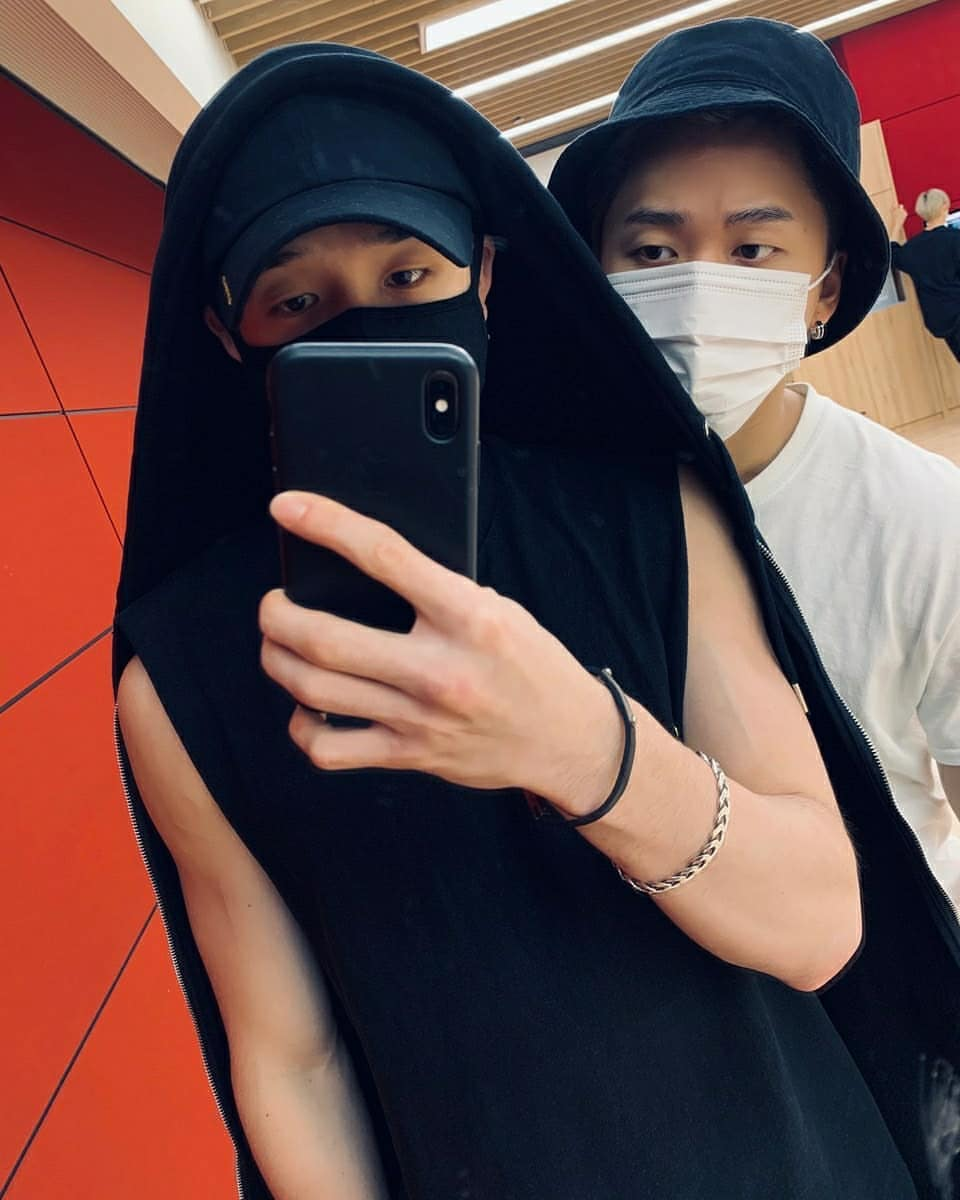Changbin_Spain's tweet photo. [📸: 020820 #BangChan INSTAGRAM Update con #Changbin] 

Cr: @/realstraykids
#스트레이키즈 #StrayKids #창빈 #GO生 #GOLIVE #神메뉴 #GodsMenu https://t.co/ydDY1cWvj4