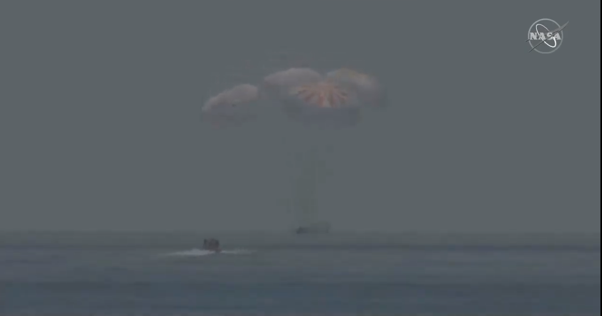 markonebravo's tweet photo. Splashdown!
Welcome home!
#SplashDown #Demo2 #CrewDragon https://t.co/Gmi1D3nx7K