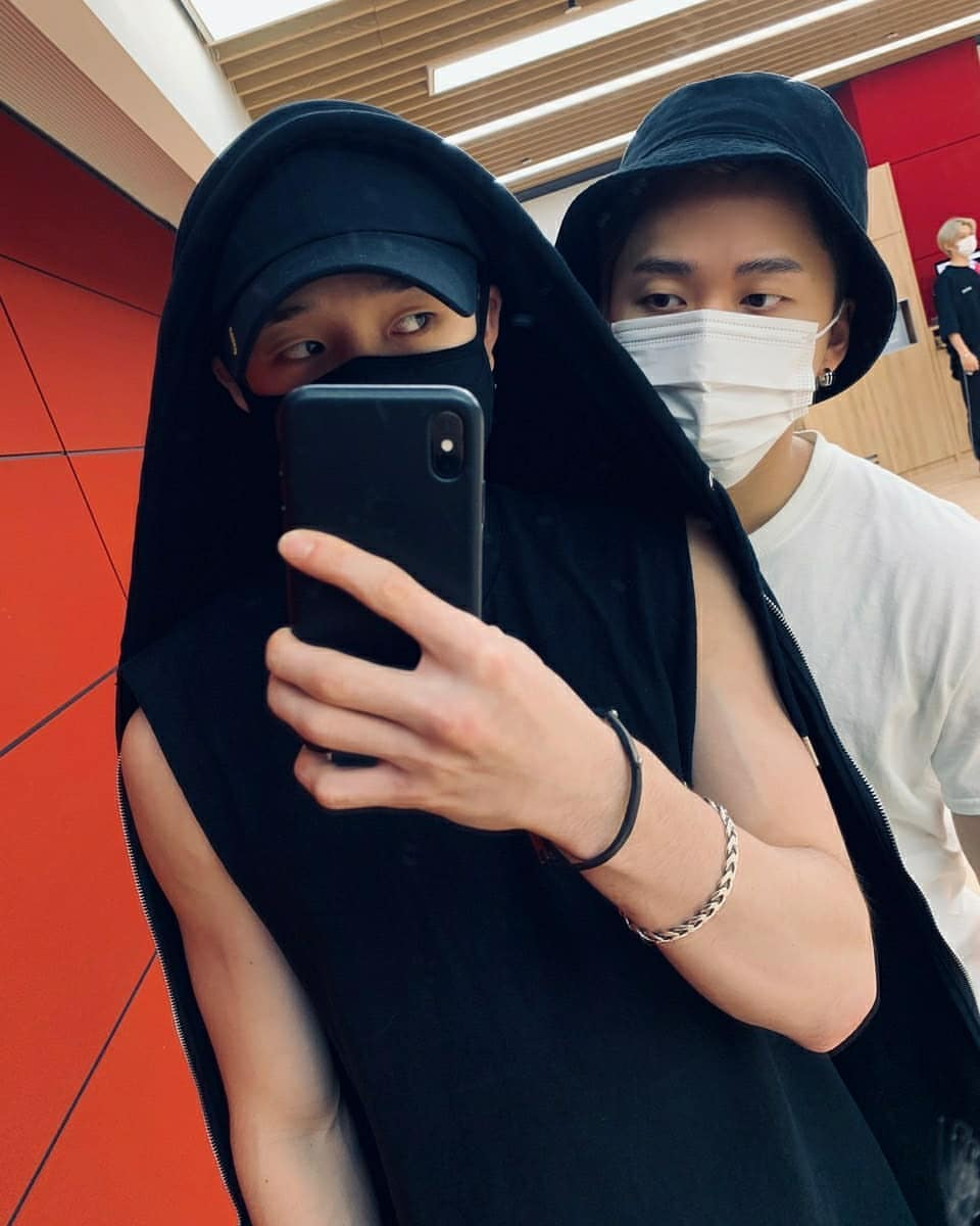 Changbin_Spain's tweet photo. [📸: 020820 #BangChan INSTAGRAM Update con #Changbin] 

Cr: @/realstraykids
#스트레이키즈 #StrayKids #창빈 #GO生 #GOLIVE #神메뉴 #GodsMenu https://t.co/ydDY1cWvj4