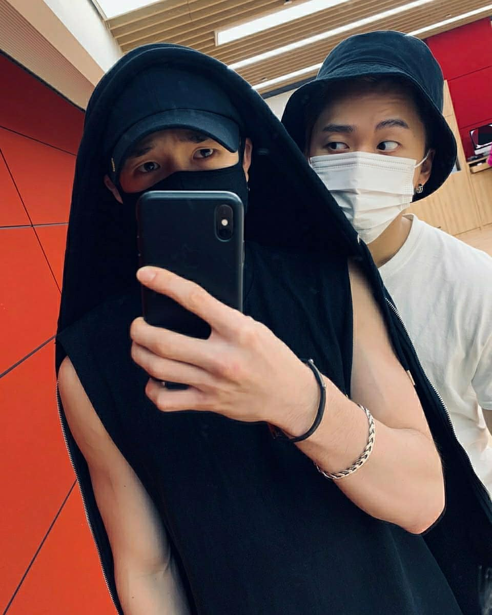 Changbin_Spain's tweet photo. [📸: 020820 #BangChan INSTAGRAM Update con #Changbin] 

Cr: @/realstraykids
#스트레이키즈 #StrayKids #창빈 #GO生 #GOLIVE #神메뉴 #GodsMenu https://t.co/ydDY1cWvj4
