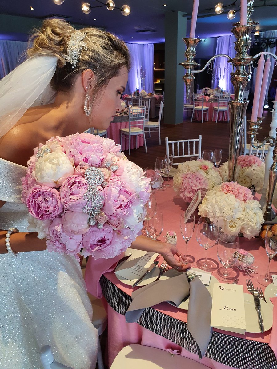 7sky_event's tweet image. One another our happy bride #finalcheck and #action 🥰