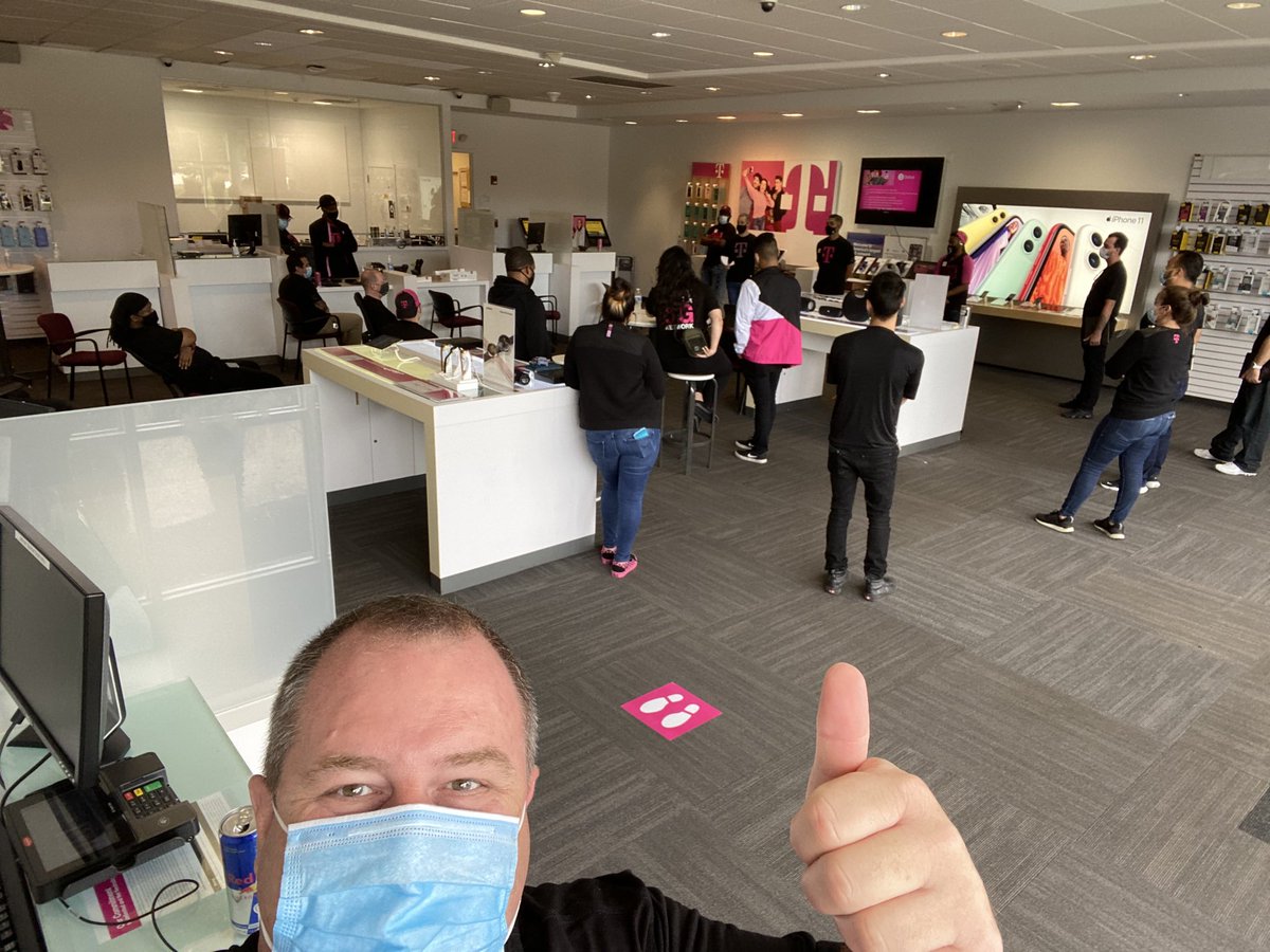 otishumphreys's tweet photo. Ready for #Day1 @TMobile #nerocks #vbrocks https://t.co/VxsSMfJ2bU